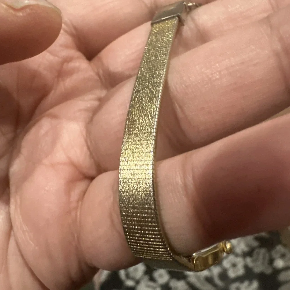 Working VTG SEIKO 1N00-5B29 Gold Tone Quartz 17mm Ladies Watch Big Wrist Fit 7.5